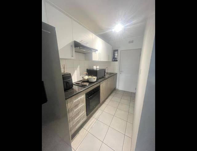 2 BEDROOM PROPERTY TO RENT IN CLUBVIEW